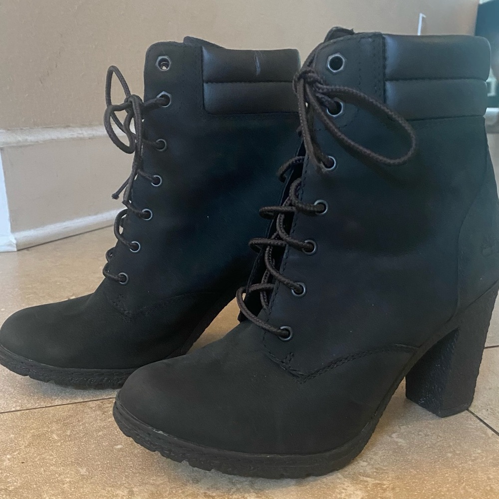 Timberland Women’s Tilliston 6 inch boots PRICE DROP TODAY